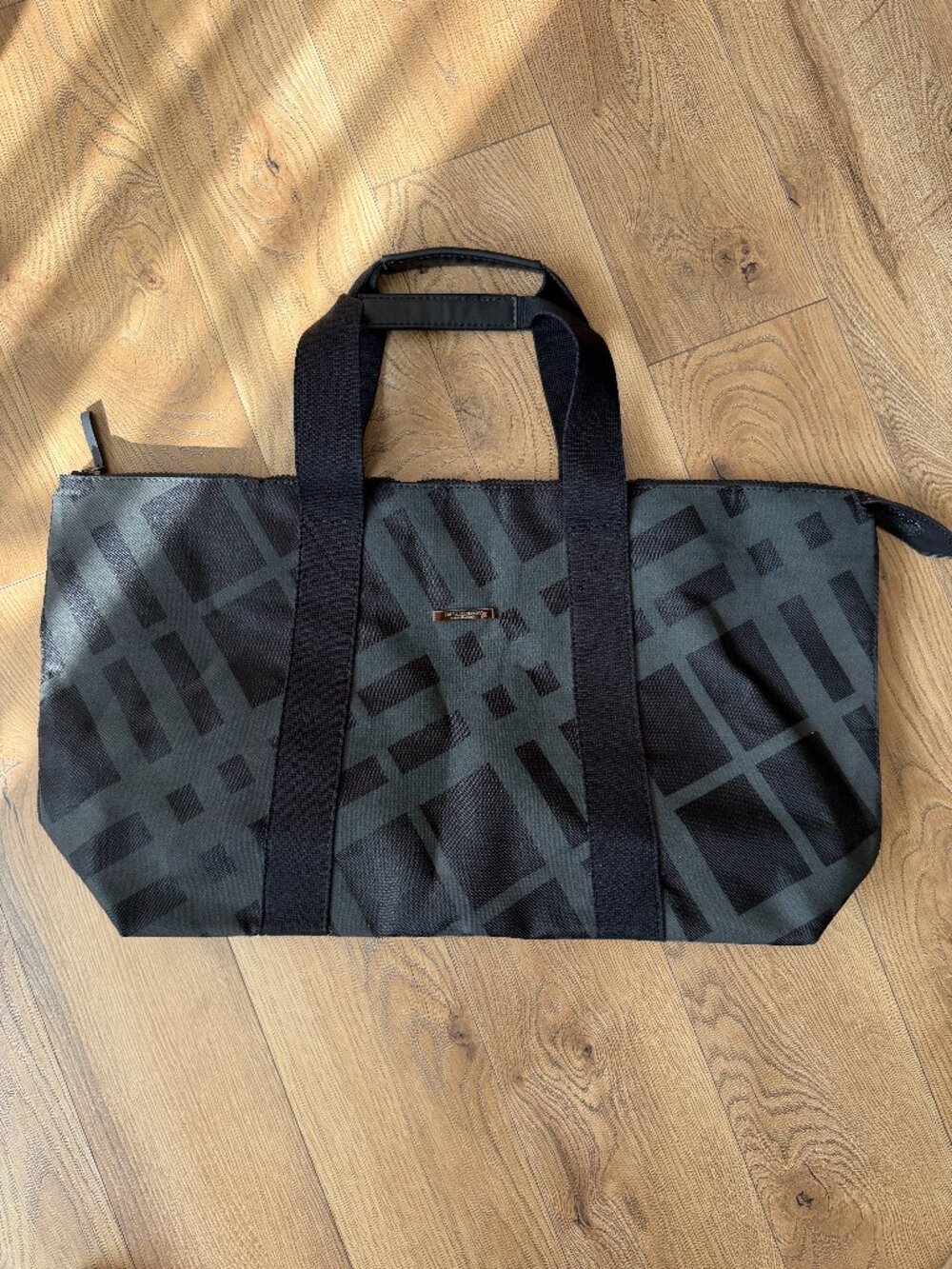 BURBERRY FRAGRANCES LARGE TRAVEL BAG DUFFLE BAG OVERNIGHT BAG